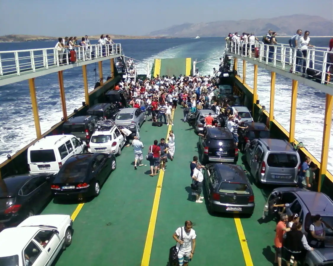 Navio de cruzeiro e ferry à venda