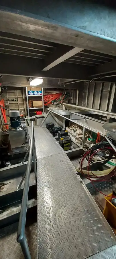 Barco de tripulação à venda