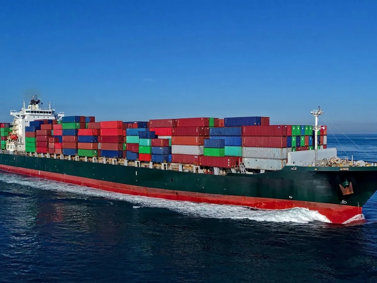 Navio porta-contêineres à venda