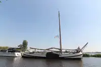 Barcaça à venda