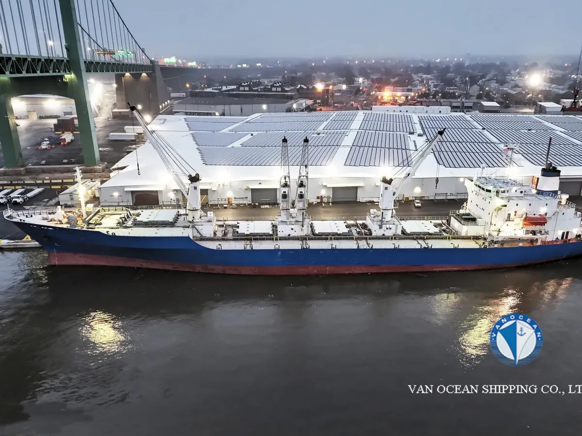 Navio frigorífico à venda