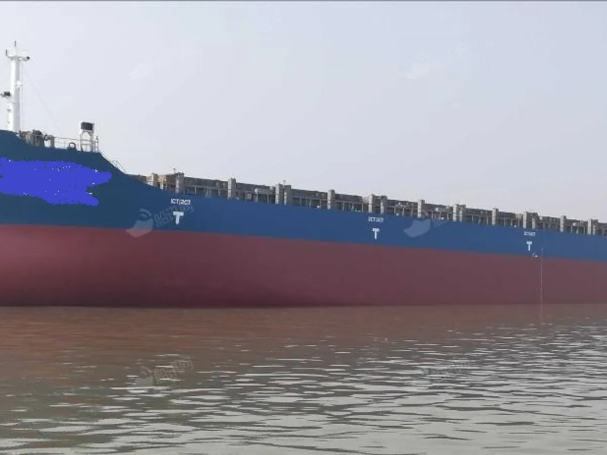 Navio porta-contêineres à venda