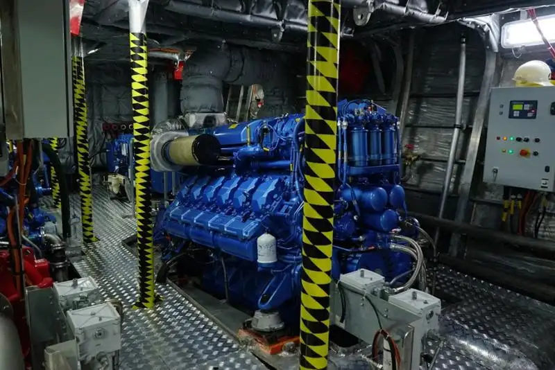 Barco de tripulação à venda