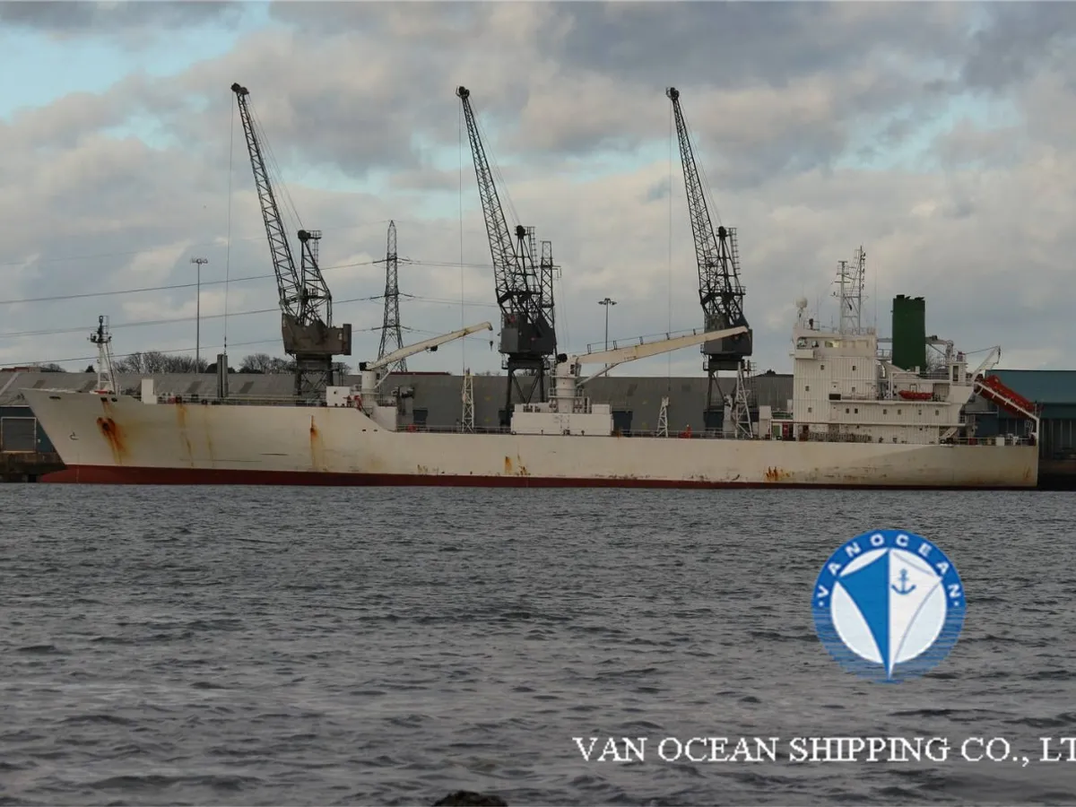 Navio frigorífico à venda