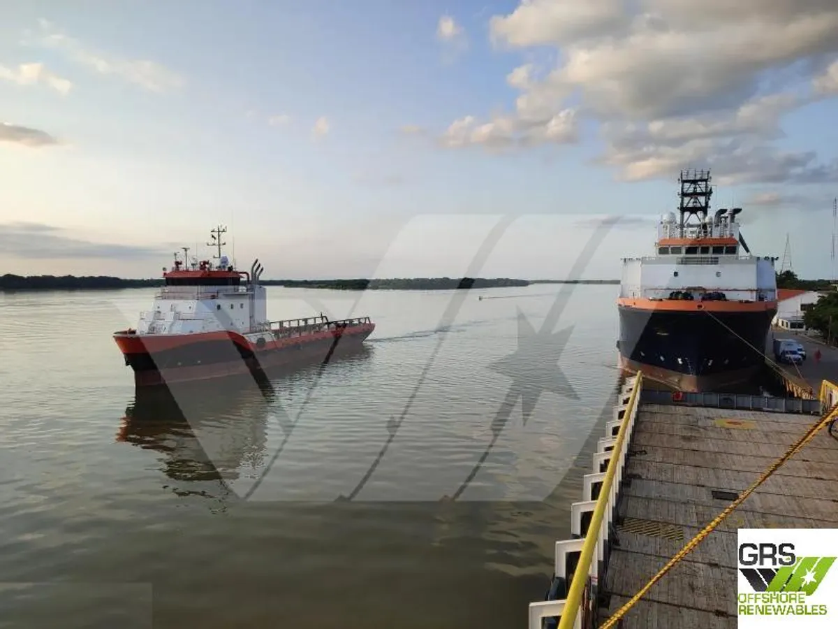 Navio de abastecimento à venda