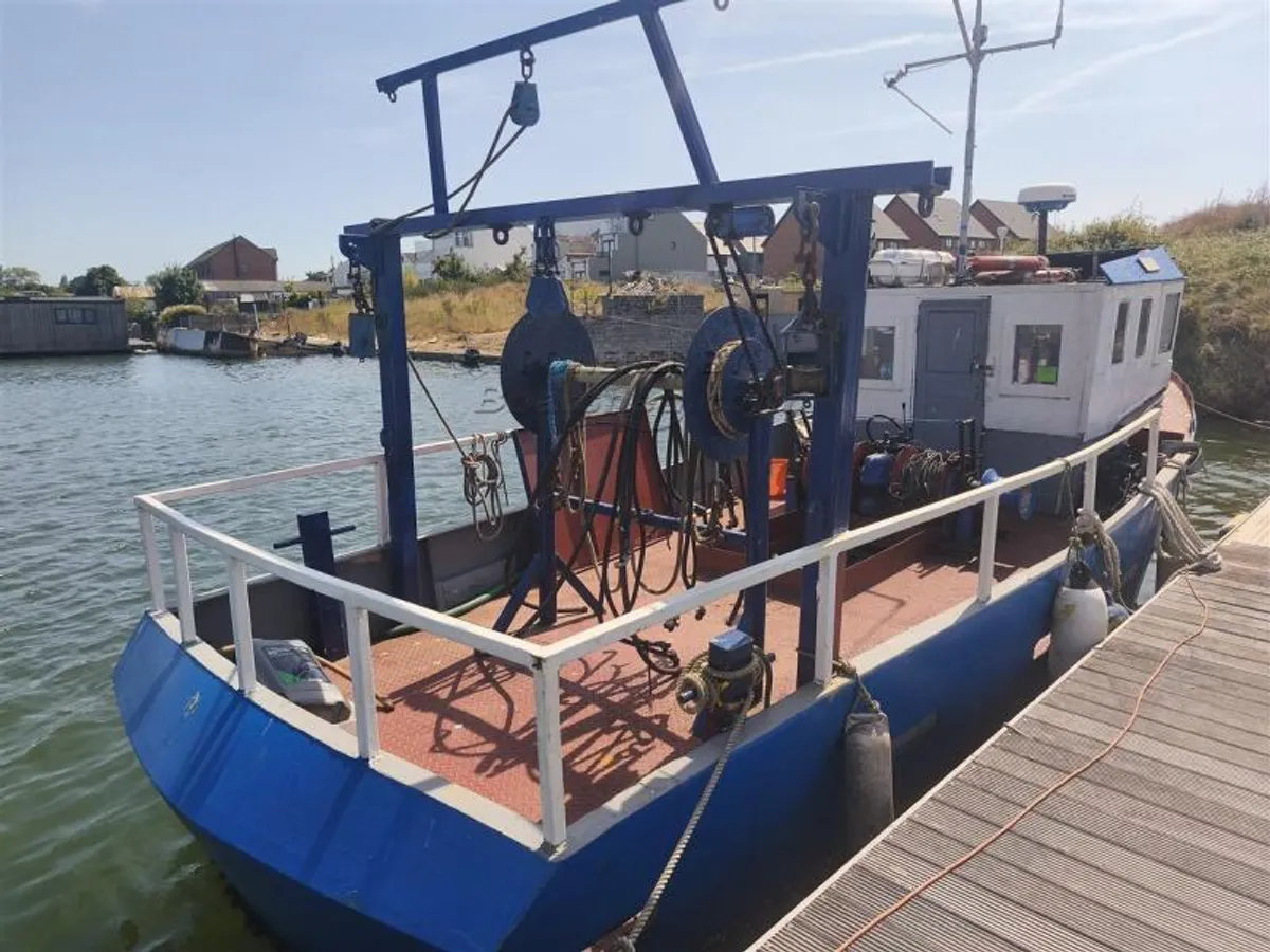 Navio de pesca à venda