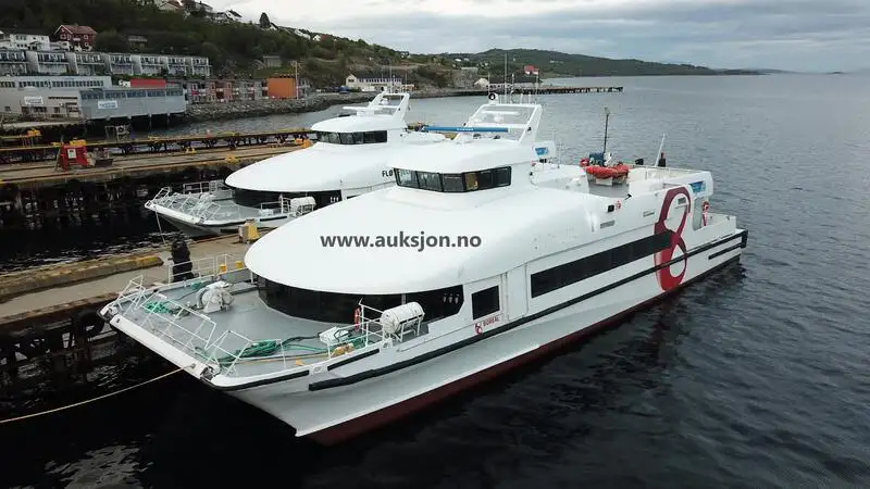 Catamarã à venda