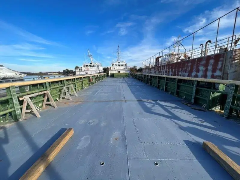Barco de tripulação à venda