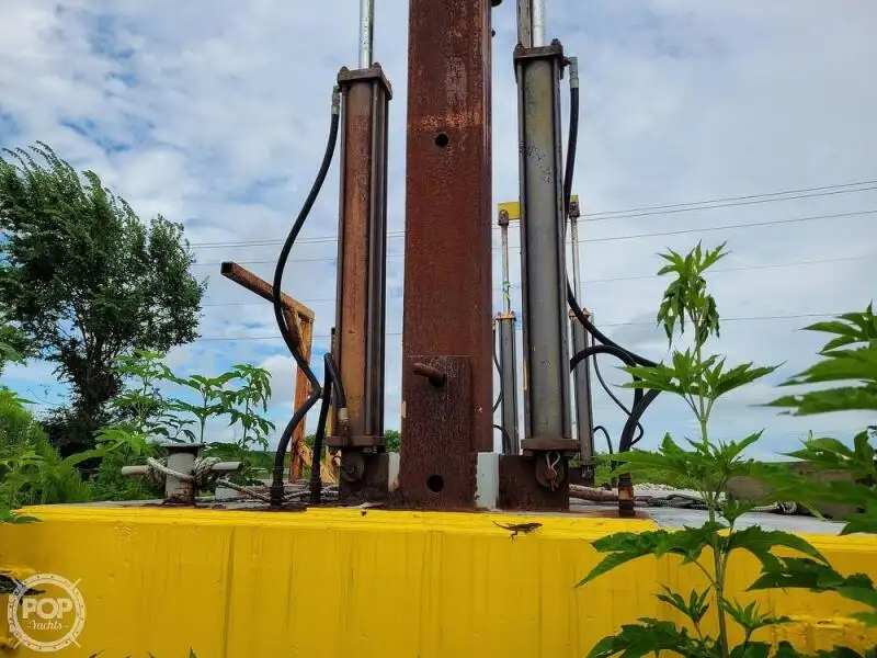Barcaça à venda