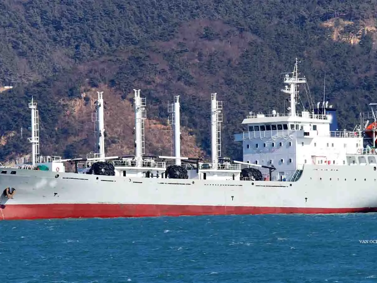 Navio frigorífico à venda