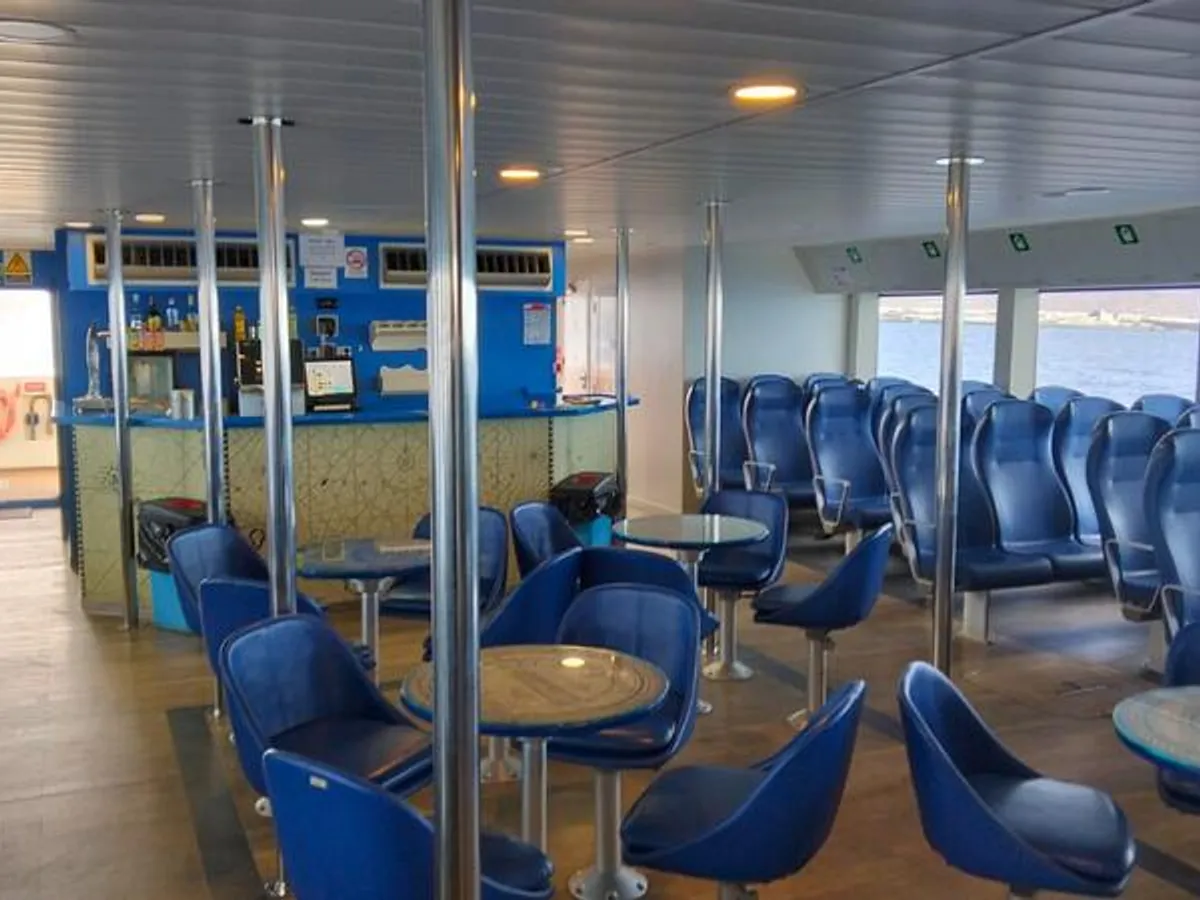 Navio de transporte de passageiros (Ferry) à venda