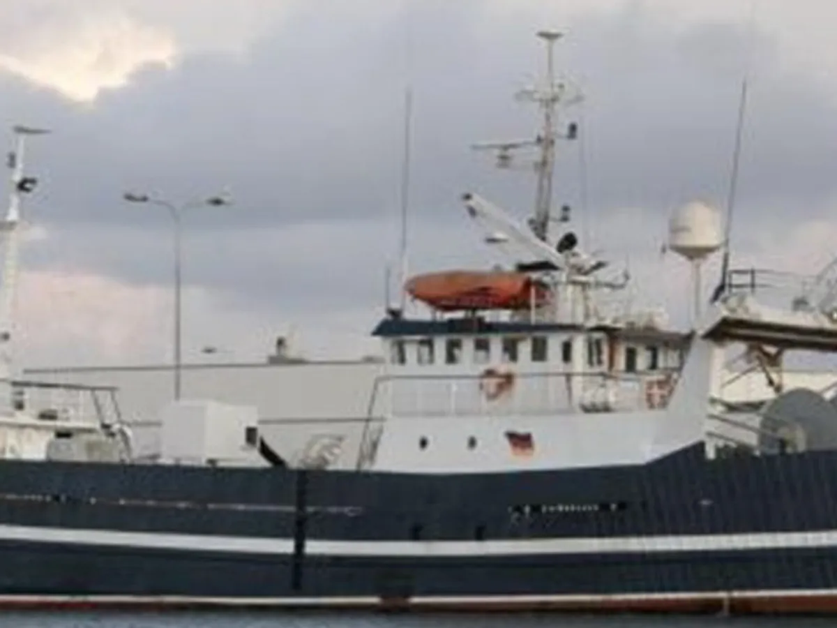 Navio de pesca de arrasto à venda