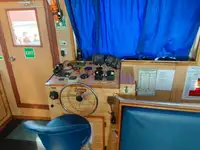 Barco de tripulação à venda