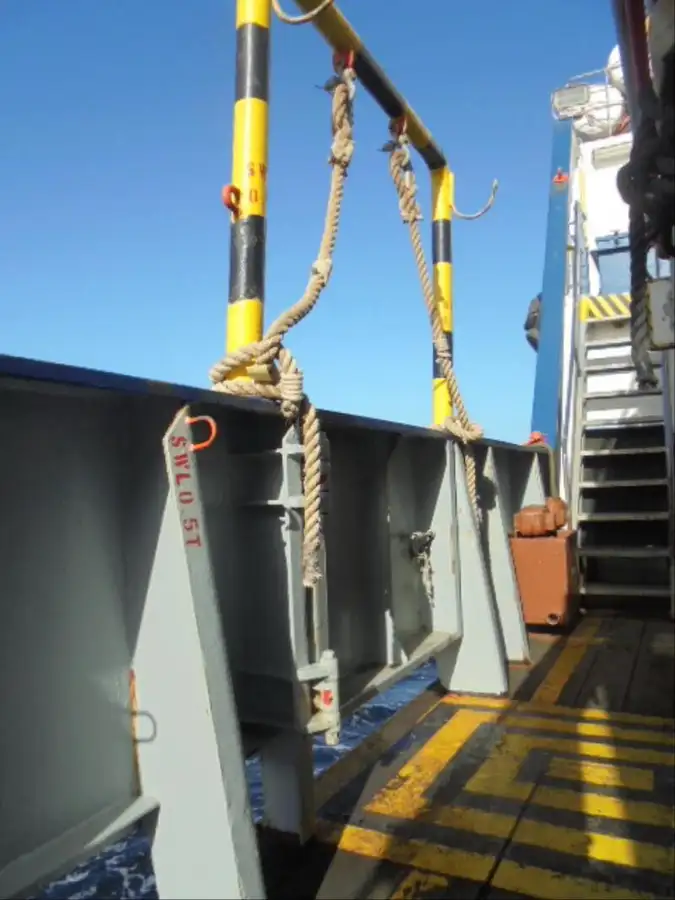 Navio frigorífico à venda
