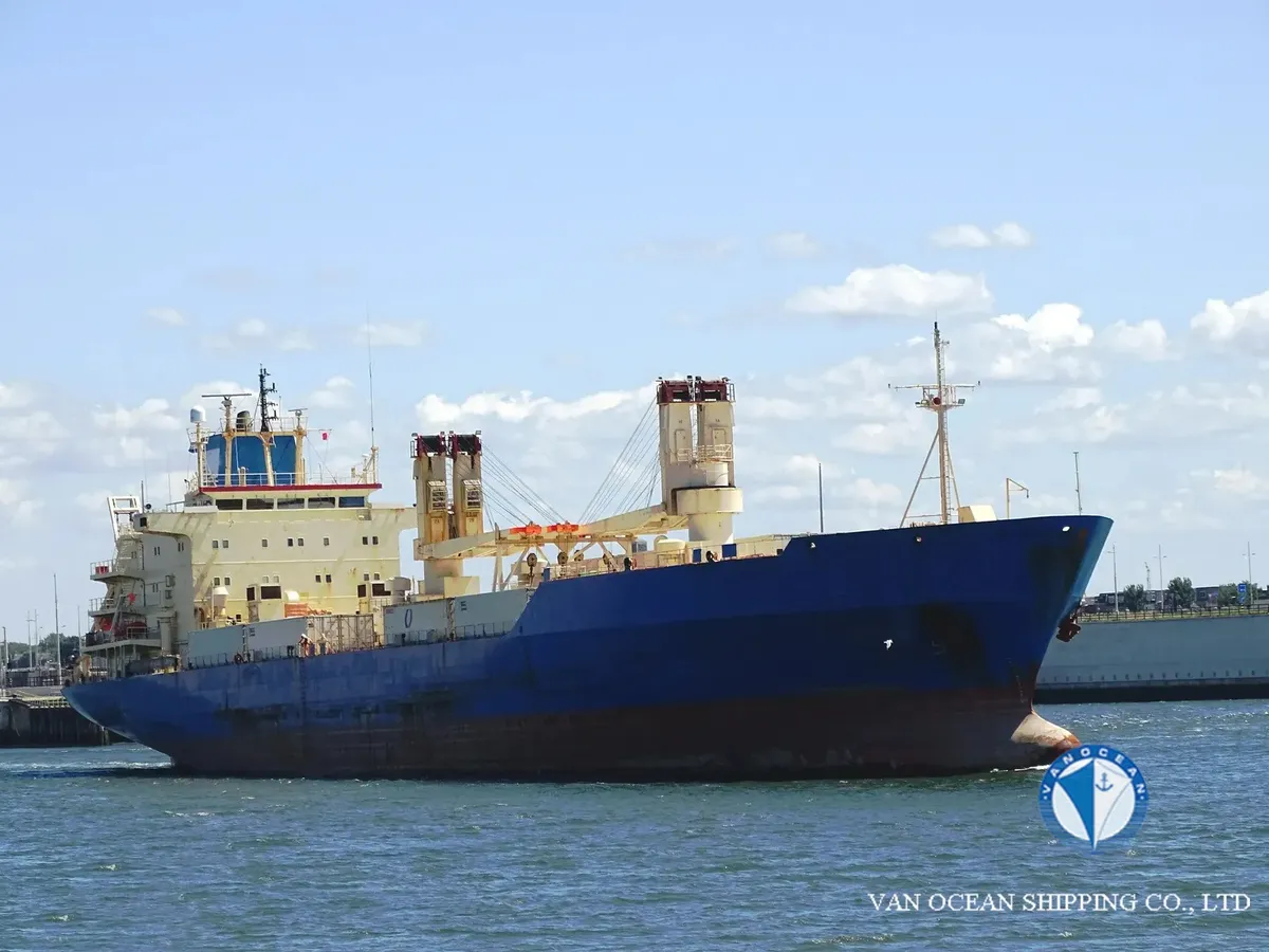 Navio frigorífico à venda