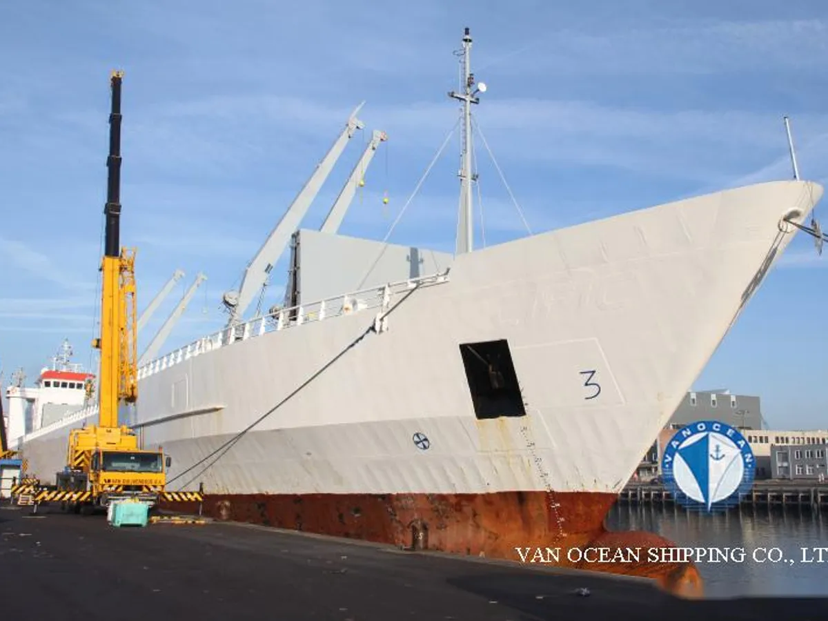 Navio frigorífico à venda