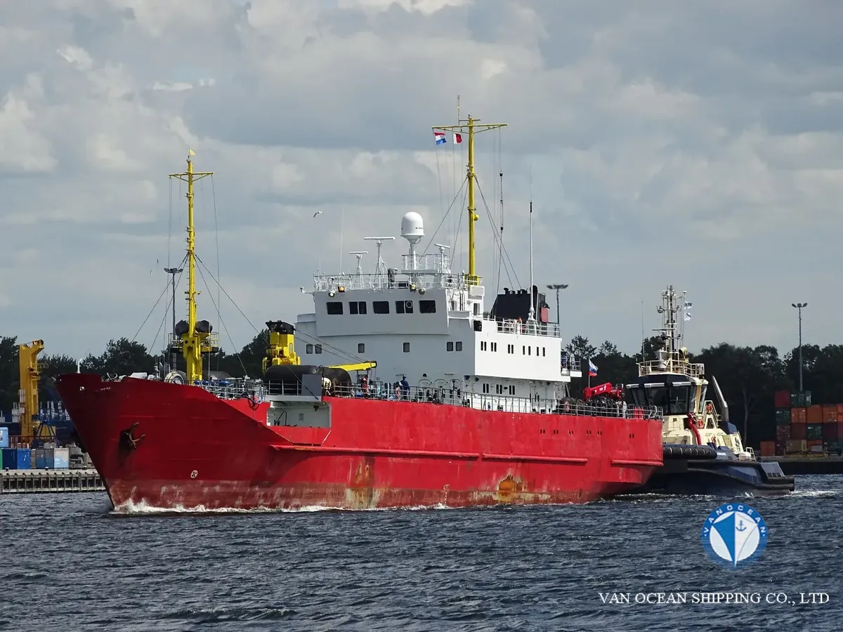 Navio frigorífico à venda