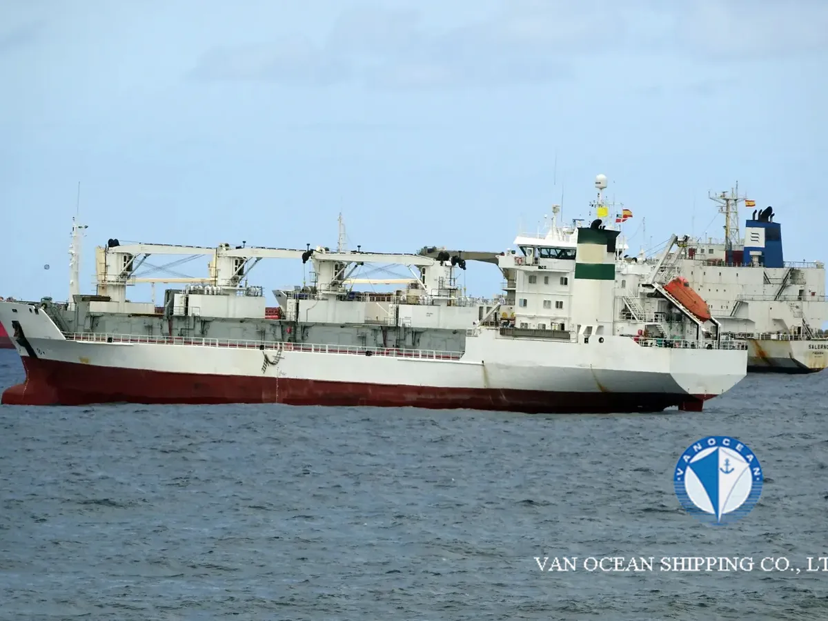 Navio frigorífico à venda