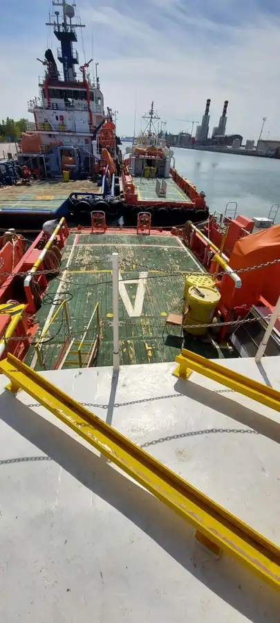 Barco de tripulação à venda