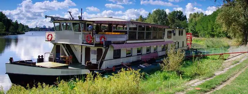Navio porta-contêineres à venda