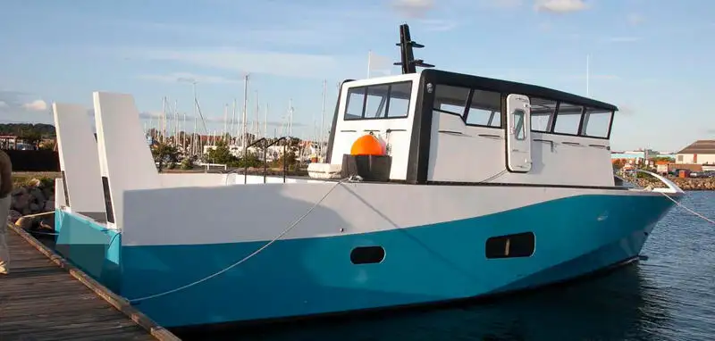 Barco de tripulação à venda