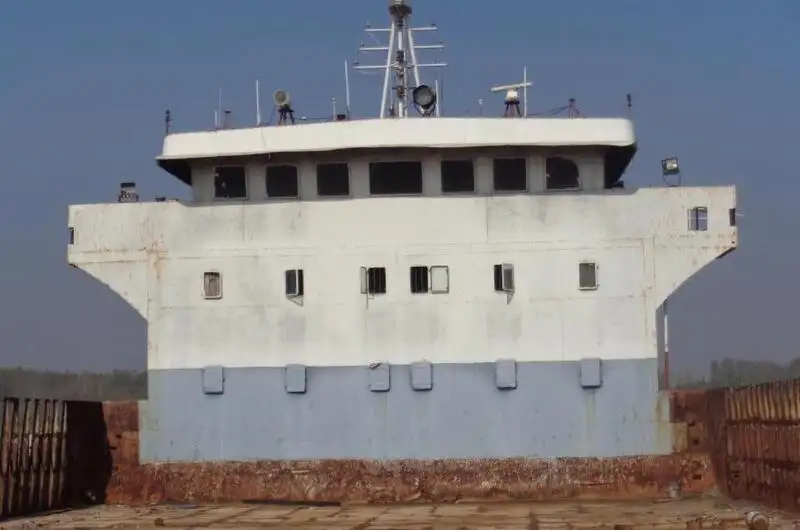 Barcaça à venda