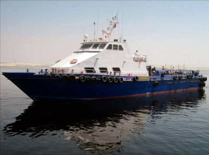 Barco de tripulação à venda