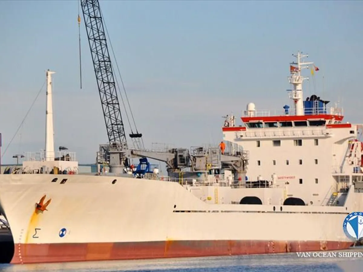 Navio frigorífico à venda