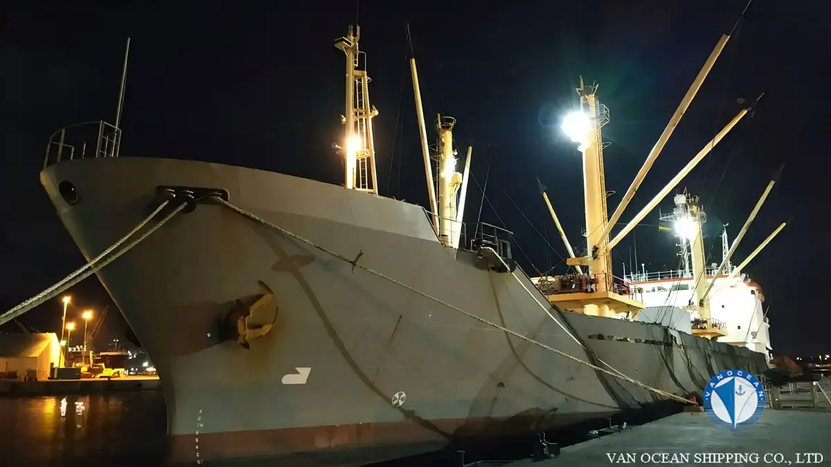 Navio frigorífico à venda