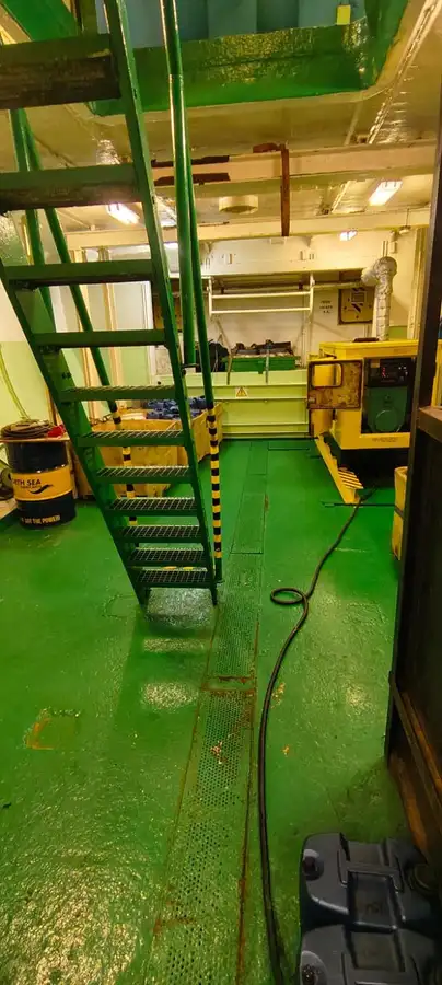 Navio de abastecimento à venda