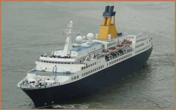Navio de cruzeiro à venda