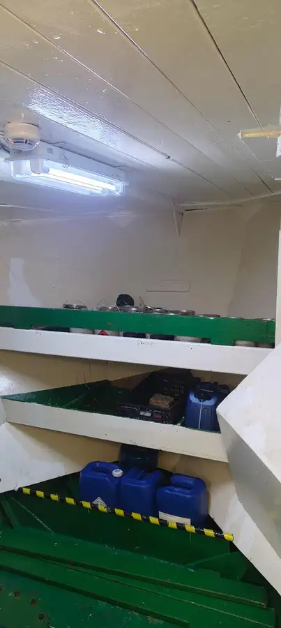 Navio de abastecimento à venda