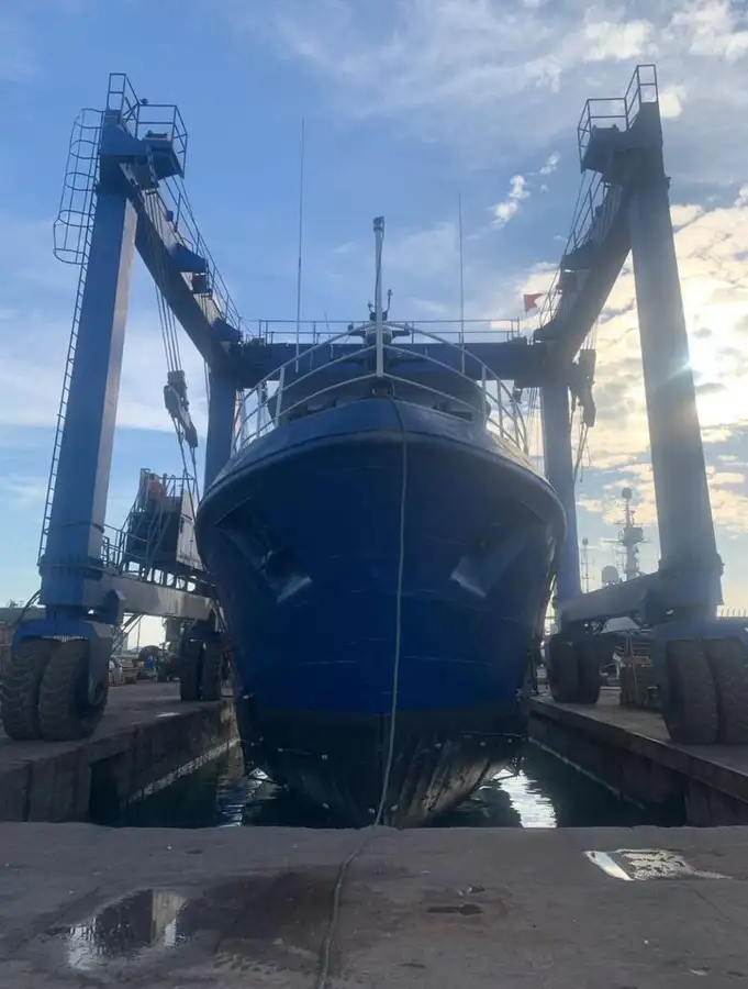 Navio de pesca de arrasto à venda