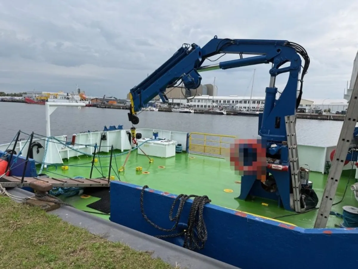 Navio de abastecimento à venda