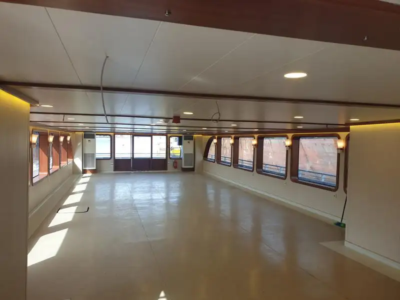 Navio de passageiros à venda
