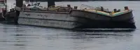 Barcaça à venda