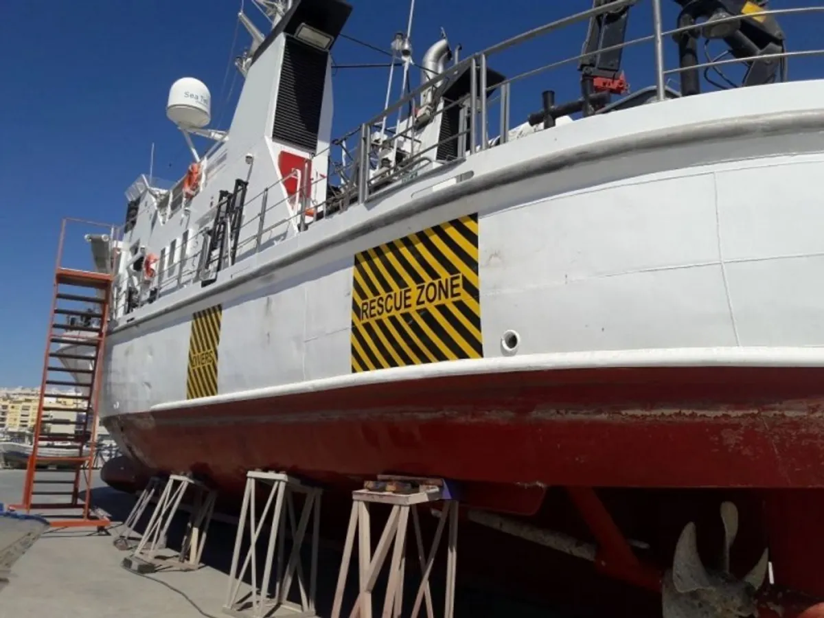 Navio de pesquisa à venda