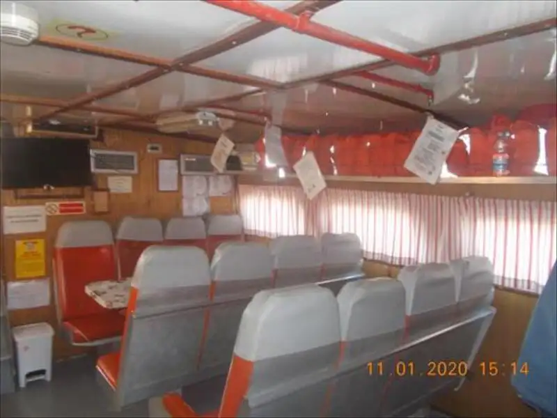 Barco de tripulação à venda