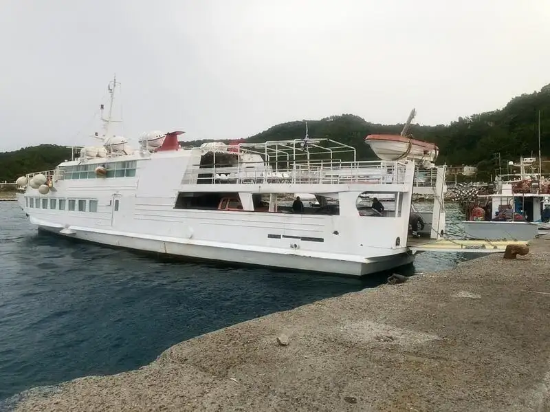 Navio de passageiros à venda
