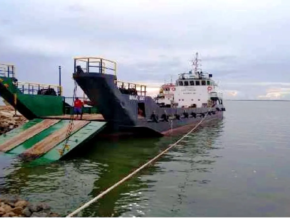 Balsa de desembarque, tanque à venda