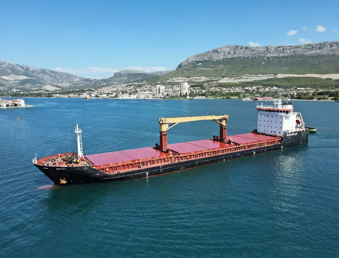 Navio graneleiro à venda