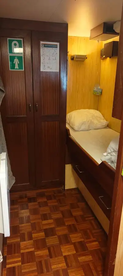Navio de abastecimento à venda