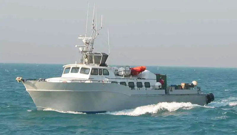 Barco de tripulação à venda