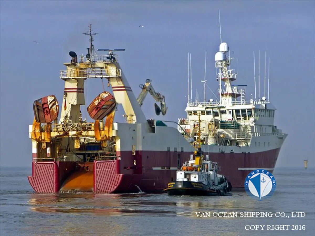Navio de pesca de arrasto à venda