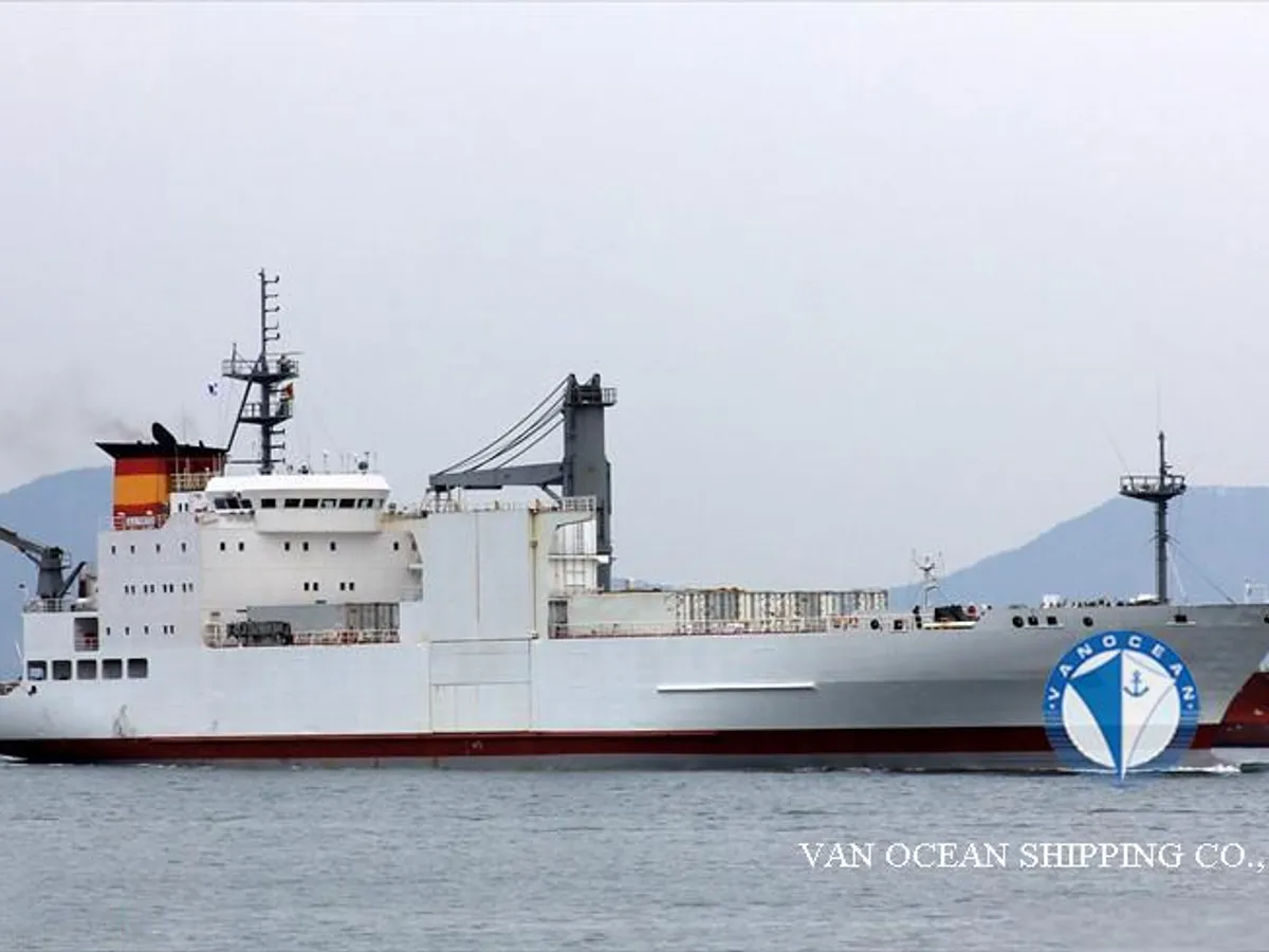 Navio frigorífico à venda