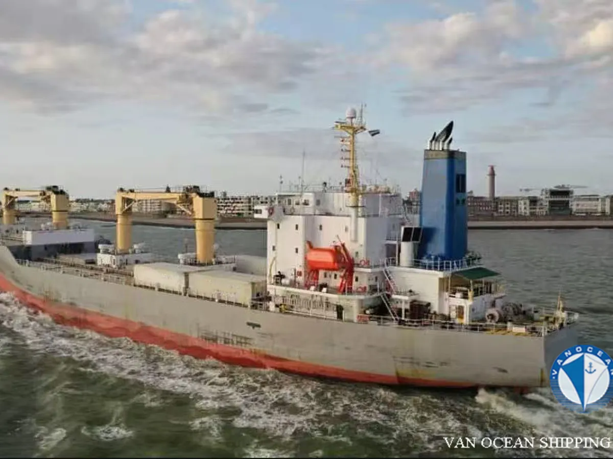Navio frigorífico à venda