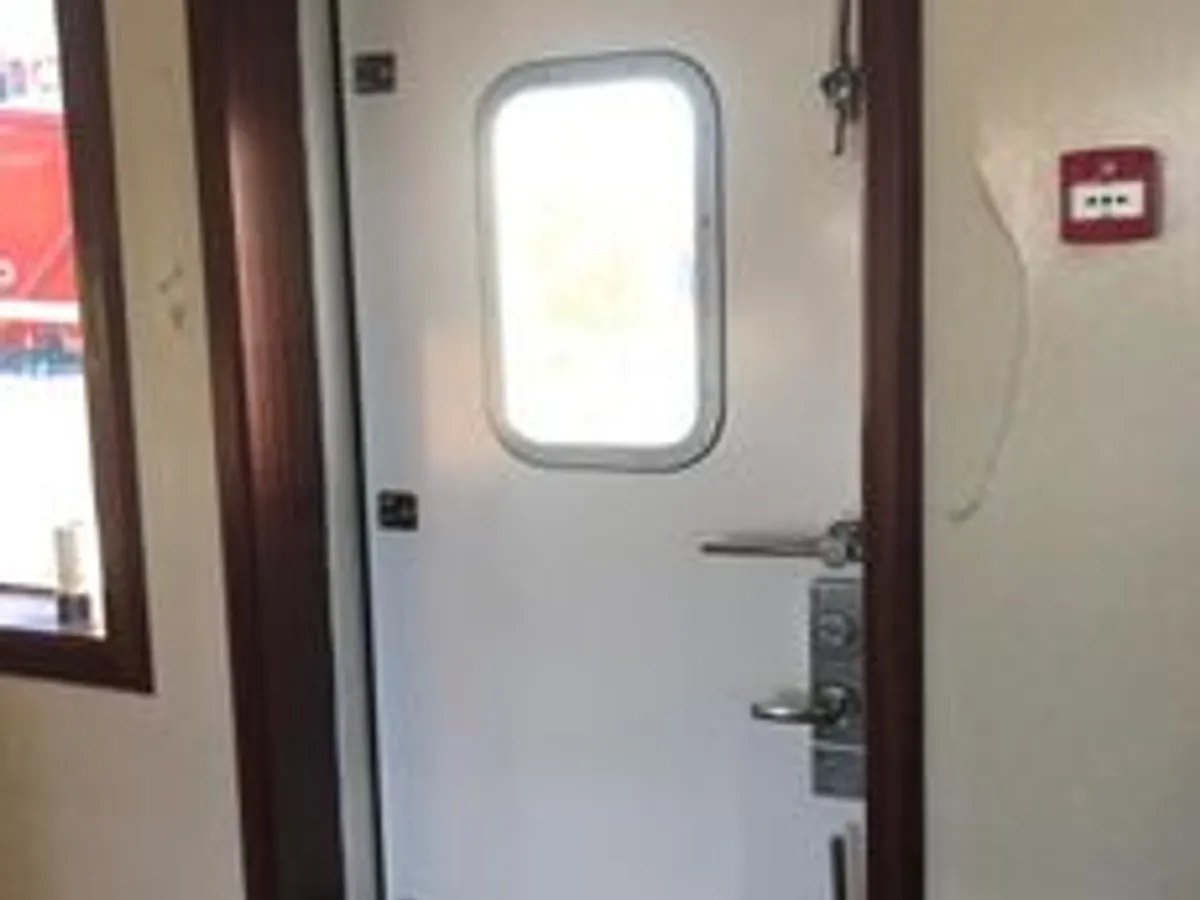 Navio de passageiros à venda