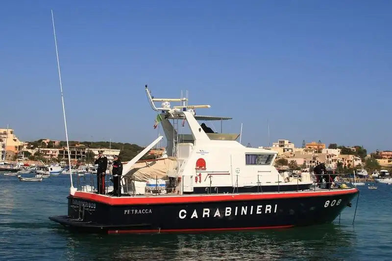 Navio de patrulha à venda