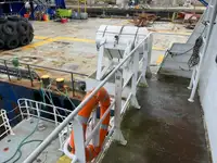 Navio porta-contêineres à venda