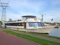 Navio de passageiros à venda